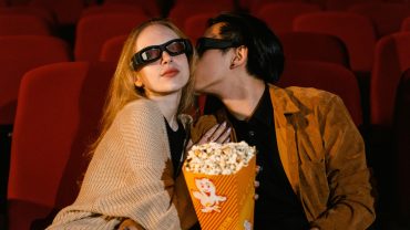 Comment organiser une soirée sensuelle avec accessoires et ambiance érotique