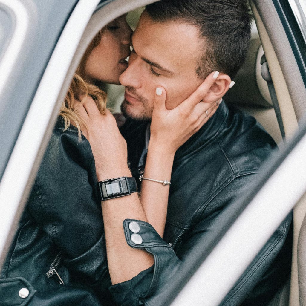 Nouvelles expériences sensuelles vécues dans l’intimité d’un moment improvisé en voiture