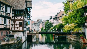 love room jacuzzi privatif Strasbourg : vue sur le quartier de la Petite France