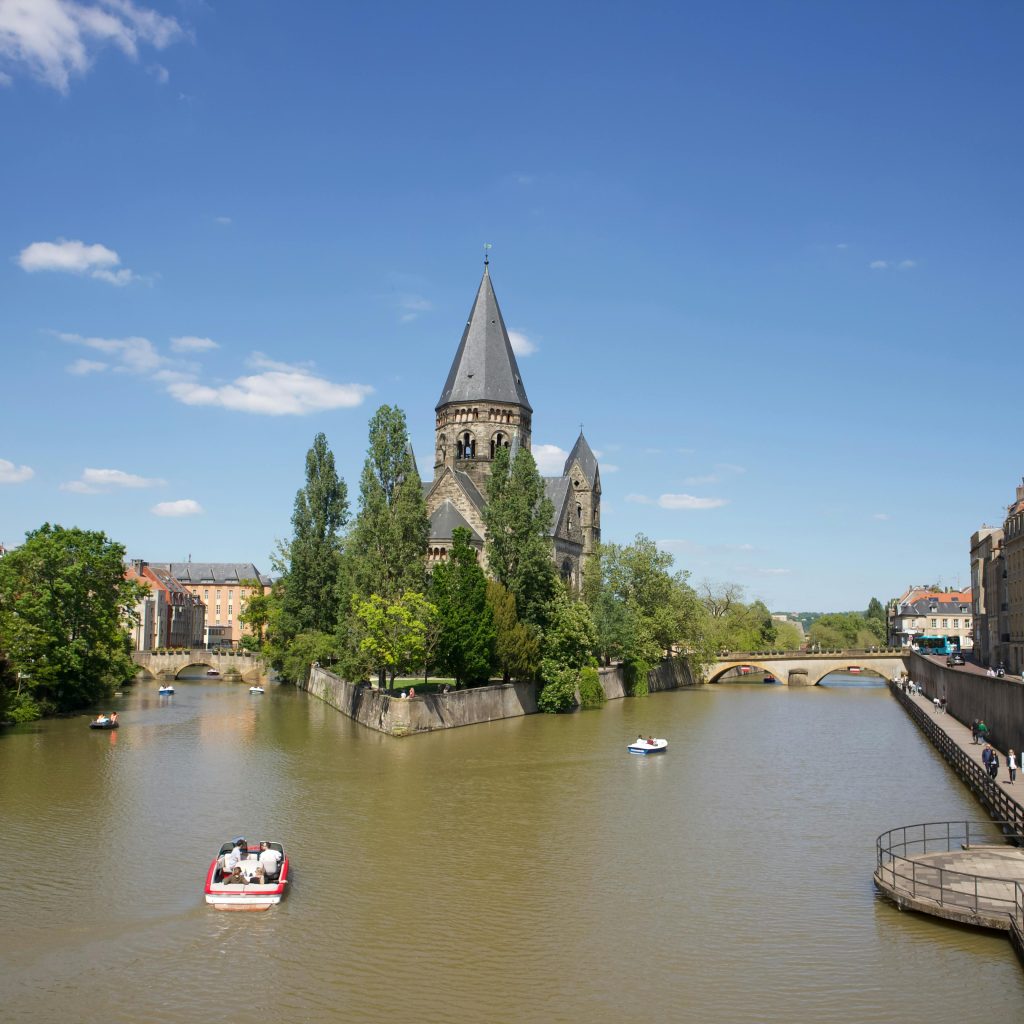 love room à Metz : vue sur le temple Neuf depuis le centre ville