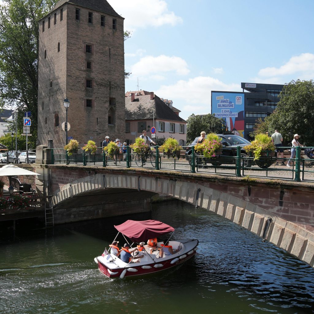 visiter Strasbourg à bord d'un bateau pour une love room pas chère dans le Grand Est
