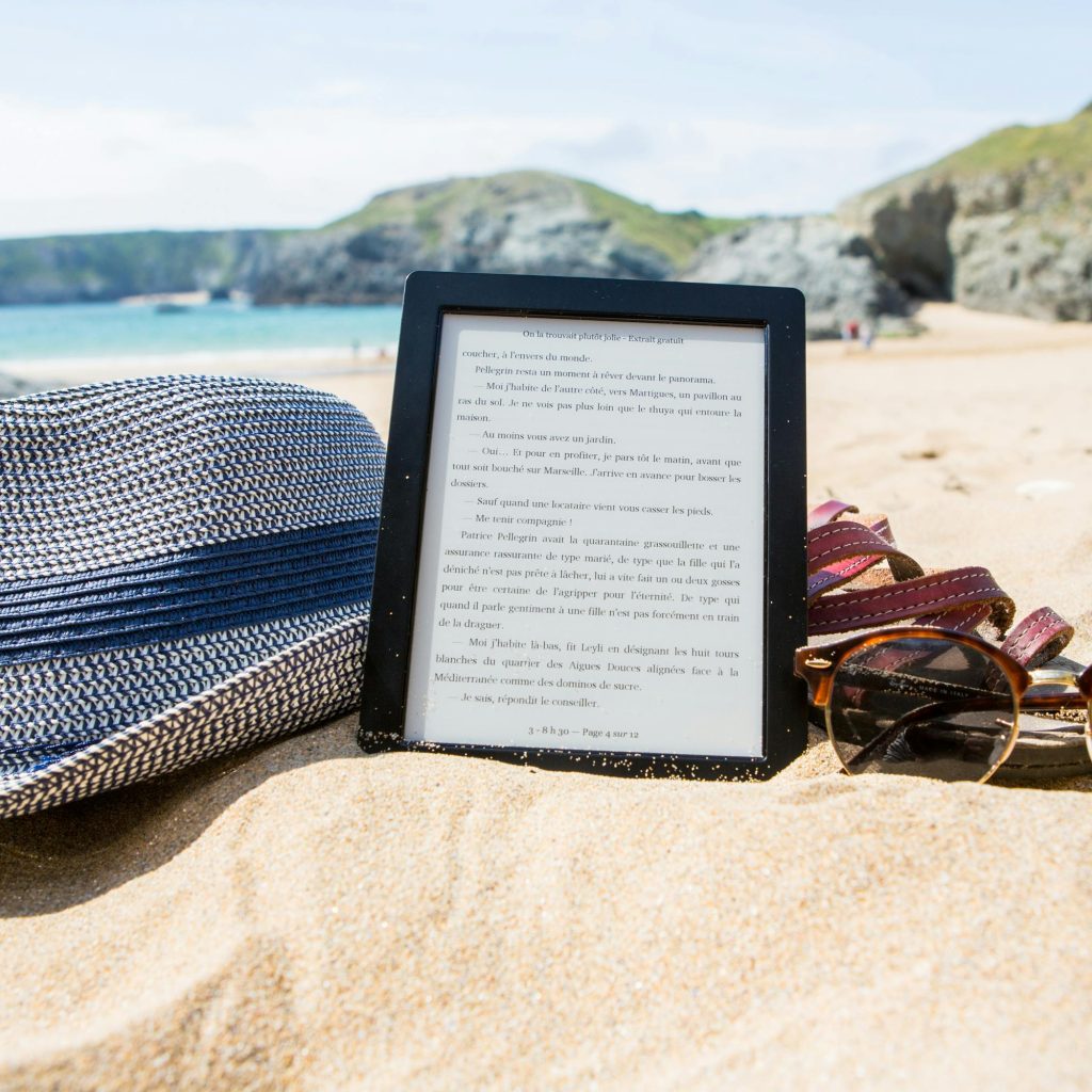 Séjour détente en amoureux en Bretagne avec plage et lecture, idéal pour un week-end en love room avec jacuzzi privatif