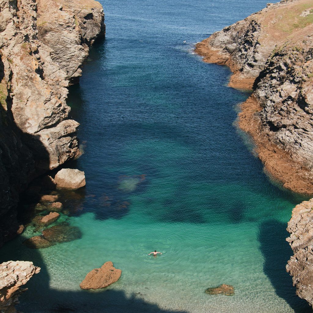 Week-end romantique à réserver dans une love room en Bretagne dans un village de charme en pierr