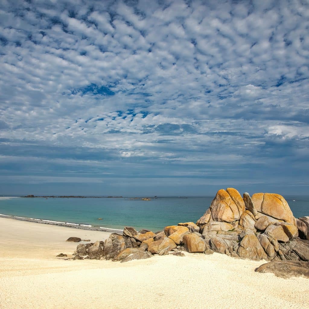 Plage bretonne paradisiaque pour un week-end romantique en amoureux en Bretagne