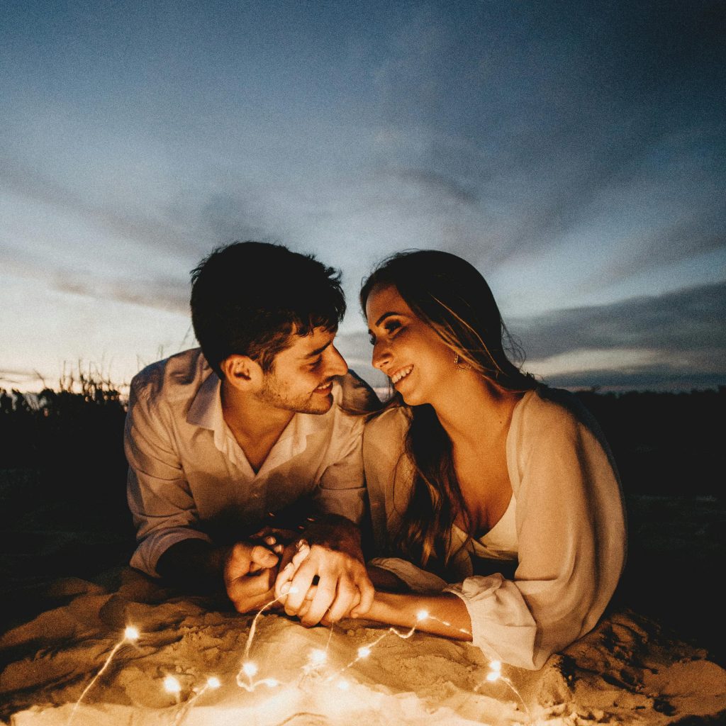 Week-end amoureux Corse sud : soirée magique à la plage sous les étoiles et les lumières